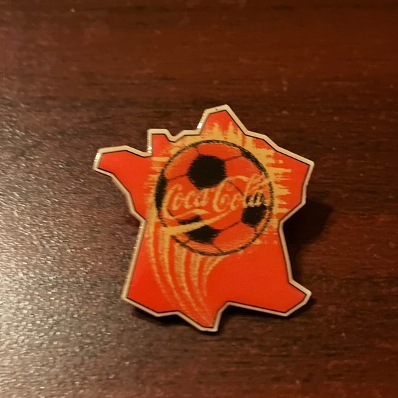 Vintage 1998 Coca-Cola Coke France World Cup‎ Soccer Lapel Pin - Picture 1 of 4
